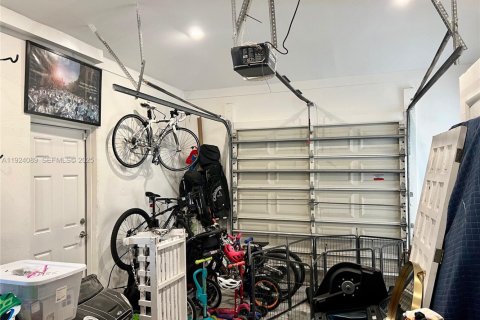 Casa en venta en Coral Gables, Florida, 4 dormitorios, 218.6 m2 № 1982207 - foto 28