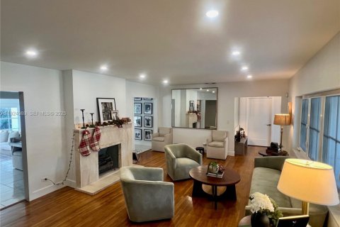 Casa en venta en Coral Gables, Florida, 4 dormitorios, 218.6 m2 № 1982207 - foto 9