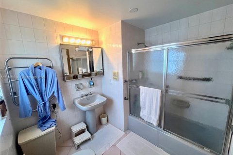 Casa en venta en Coral Gables, Florida, 4 dormitorios, 218.6 m2 № 1982207 - foto 26