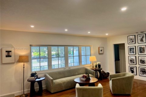 Casa en venta en Coral Gables, Florida, 4 dormitorios, 218.6 m2 № 1982207 - foto 8