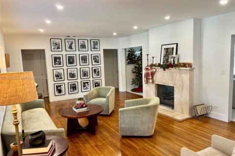 Casa en venta en Coral Gables, Florida, 4 dormitorios, 218.6 m2 № 1982207 - foto 7