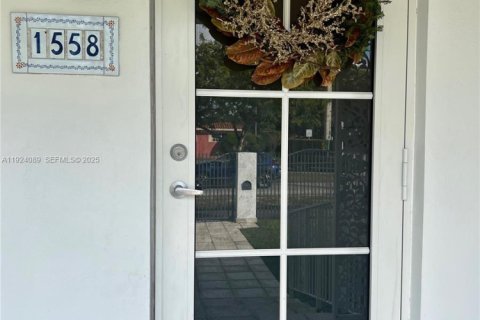 Casa en venta en Coral Gables, Florida, 4 dormitorios, 218.6 m2 № 1982207 - foto 5