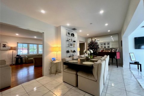 Casa en venta en Coral Gables, Florida, 4 dormitorios, 218.6 m2 № 1982207 - foto 10
