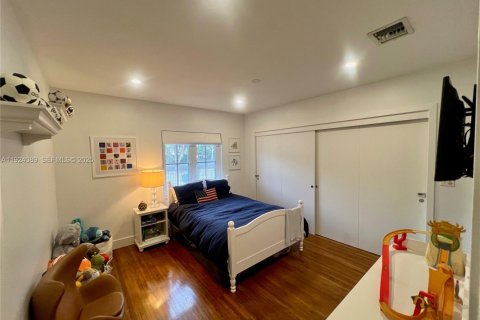 Casa en venta en Coral Gables, Florida, 4 dormitorios, 218.6 m2 № 1982207 - foto 19