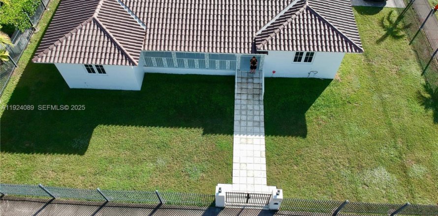 Casa en Coral Gables, Florida 4 dormitorios, 218.6 m2 № 1982207