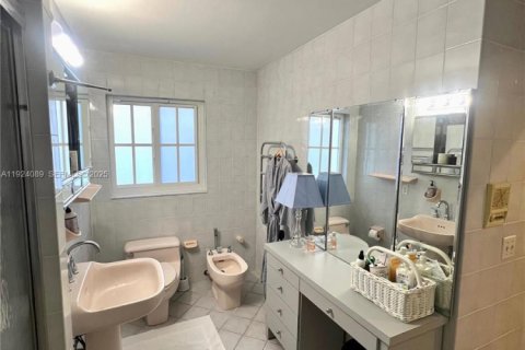 Casa en venta en Coral Gables, Florida, 4 dormitorios, 218.6 m2 № 1982207 - foto 18