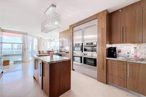 Condo in Aventura, Florida, 4 bedrooms  № 1934497 - photo 19