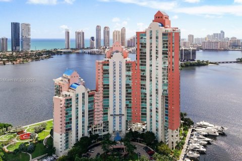 Condo in Aventura, Florida, 4 bedrooms  № 1934497 - photo 2