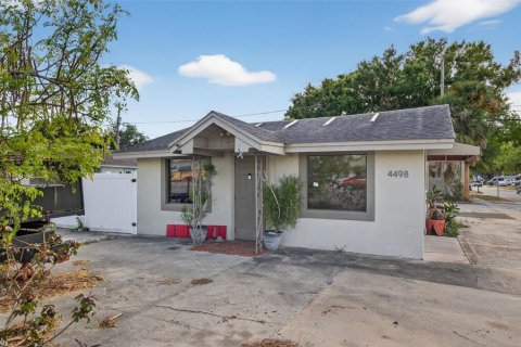 Immobilier commercial à Saint Petersburg, Floride 66.89 m2 № 2135626