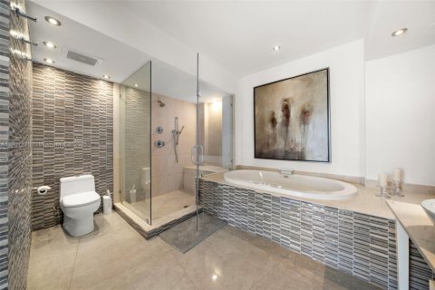 Condominio en venta en Miami Beach, Florida, 2 dormitorios, 142.7 m2 № 2018549 - foto 29