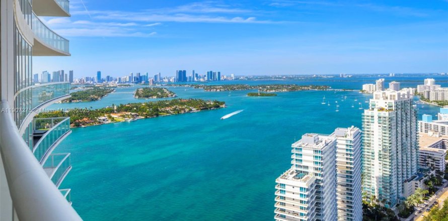 Condominio en Miami Beach, Florida, 2 dormitorios  № 2018549