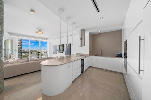 Condominio en venta en Miami Beach, Florida, 2 dormitorios, 142.7 m2 № 2018549 - foto 19