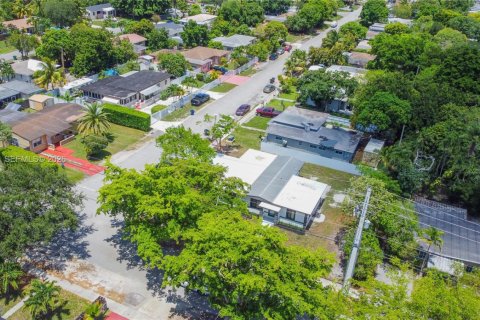 Casa en venta en North Miami, Florida, 3 dormitorios, 145.67 m2 № 2000056 - foto 9