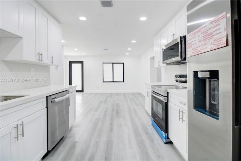 Casa en venta en North Miami, Florida, 3 dormitorios, 145.67 m2 № 2000056 - foto 6