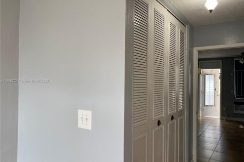 Condominio en venta en Miami Beach, Florida, 1 dormitorio, 41.81 m2 № 1950581 - foto 9