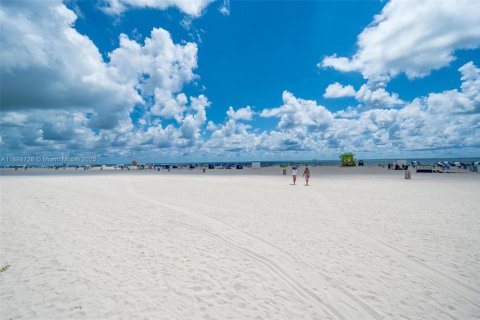 Condominio en venta en Miami Beach, Florida, 1 dormitorio, 41.81 m2 № 1950581 - foto 1