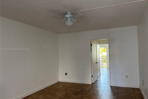 Condominio en venta en Miami Beach, Florida, 1 dormitorio, 41.81 m2 № 1950581 - foto 25