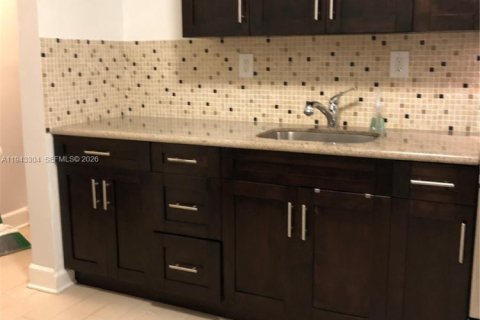 Appartement à louer à Miami, Floride: 2 chambres, 78.97 m2 № 1999582 - photo 2