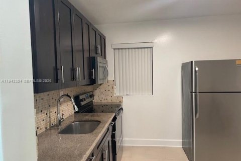 Appartement à louer à Miami, Floride: 2 chambres, 78.97 m2 № 1999582 - photo 4