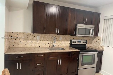 Appartement à louer à Miami, Floride: 2 chambres, 78.97 m2 № 1999582 - photo 11