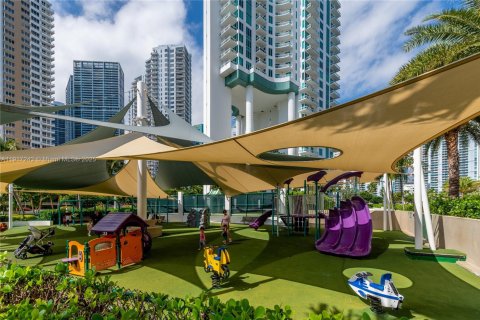 Copropriété à vendre à Miami, Floride: 2 chambres, 129.78 m2 № 1973461 - photo 17