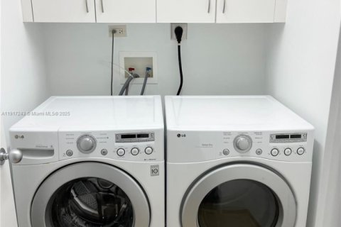 Copropriété à vendre à Miami, Floride: 2 chambres, 129.78 m2 № 1973461 - photo 12