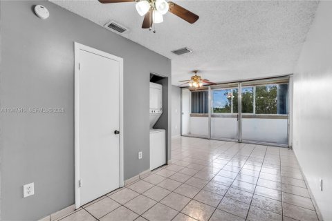 Copropriété à louer à Hialeah, Floride: 2 chambres, 87.51 m2 № 2008653 - photo 9