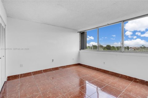 Copropriété à louer à Hialeah, Floride: 2 chambres, 87.51 m2 № 2008653 - photo 16