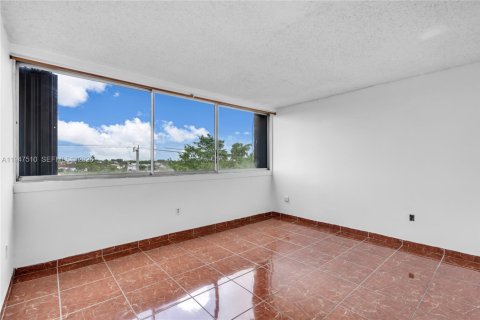 Copropriété à louer à Hialeah, Floride: 2 chambres, 87.51 m2 № 2008653 - photo 18