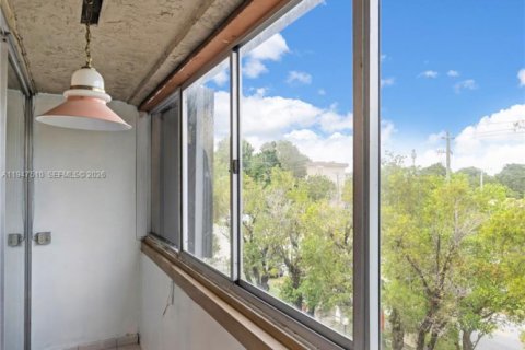Copropriété à louer à Hialeah, Floride: 2 chambres, 87.51 m2 № 2008653 - photo 6
