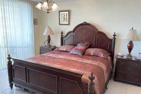 Condo in Hallandale Beach, Florida, 1 bedroom № 1959496 - photo 5