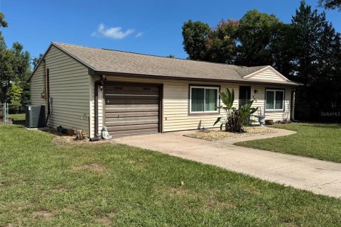 House in Port Orange, Florida 2 bedrooms, 84.54 sq.m. № 2427189 - photo 2