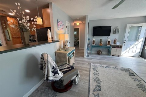 House in Port Orange, Florida 2 bedrooms, 84.54 sq.m. № 2427189 - photo 12