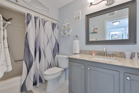 Condo in Largo, Florida, 2 bedrooms  № 2127353 - photo 19