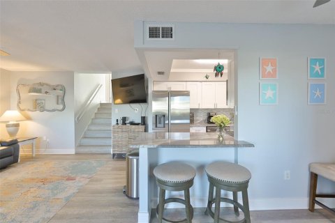 Condo in Largo, Florida, 2 bedrooms  № 2127353 - photo 4