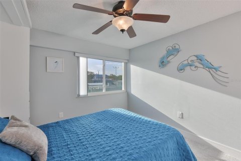 Condo in Largo, Florida, 2 bedrooms  № 2127353 - photo 21