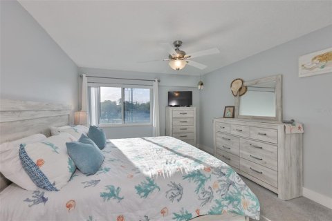 Condo in Largo, Florida, 2 bedrooms  № 2127353 - photo 14