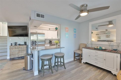 Condo in Largo, Florida, 2 bedrooms  № 2127353 - photo 3