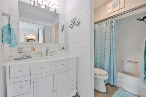 Condo in Largo, Florida, 2 bedrooms  № 2127353 - photo 18