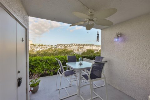 Condo in Largo, Florida, 2 bedrooms  № 2127353 - photo 25