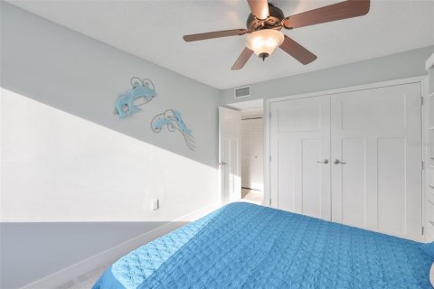 Condo in Largo, Florida, 2 bedrooms  № 2127353 - photo 23