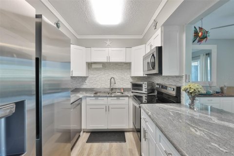 Condo in Largo, Florida, 2 bedrooms  № 2127353 - photo 7