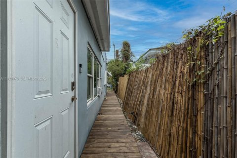 House in Miami, Florida 3 bedrooms, 140.38 sq.m. № 2035600 - photo 27