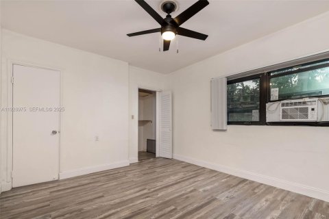 House in Miami, Florida 3 bedrooms, 140.38 sq.m. № 2035600 - photo 13