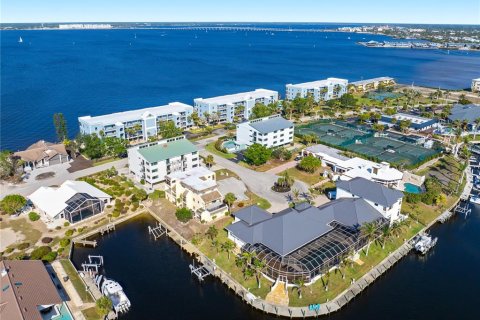 Condominio en venta en Punta Gorda, Florida, 2 dormitorios, 177.72 m2 № 1723882 - foto 5