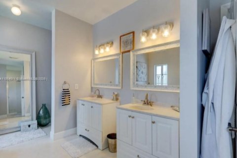 Casa en venta en Homestead, Florida, 3 dormitorios, 241.82 m2 № 1937542 - foto 19