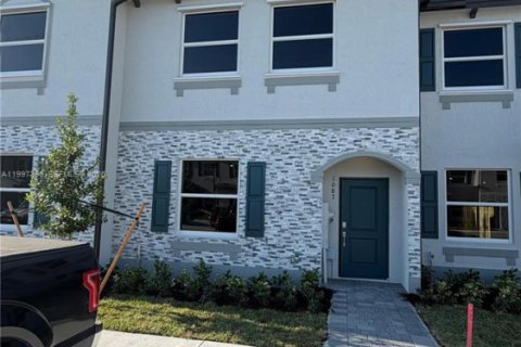 Adosado en Florida City, Florida 3 dormitorios, 146.23 m2 № 2059480