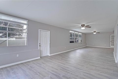 Villa ou maison à vendre à Kissimmee, Floride: 5 chambres, 351.45 m2 № 1765647 - photo 16