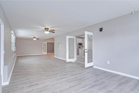 Villa ou maison à vendre à Kissimmee, Floride: 5 chambres, 351.45 m2 № 1765647 - photo 15