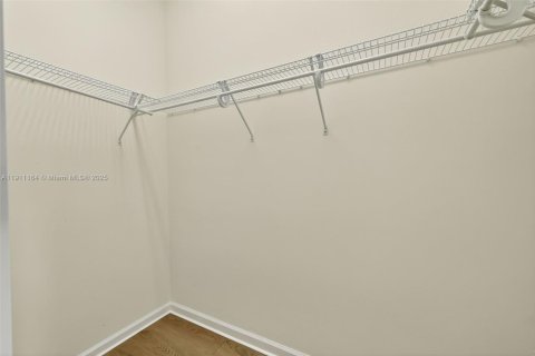 Купить виллу или дом в Порт-Сент-Луси, Флорида 3 спальни, 158.96м2, № 1968566 - фото 25